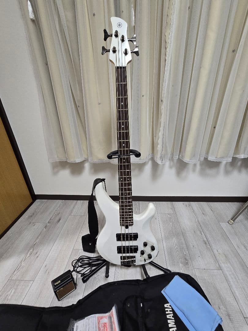 エレキベース ホワイト 4弦 ギグバッグ付き
