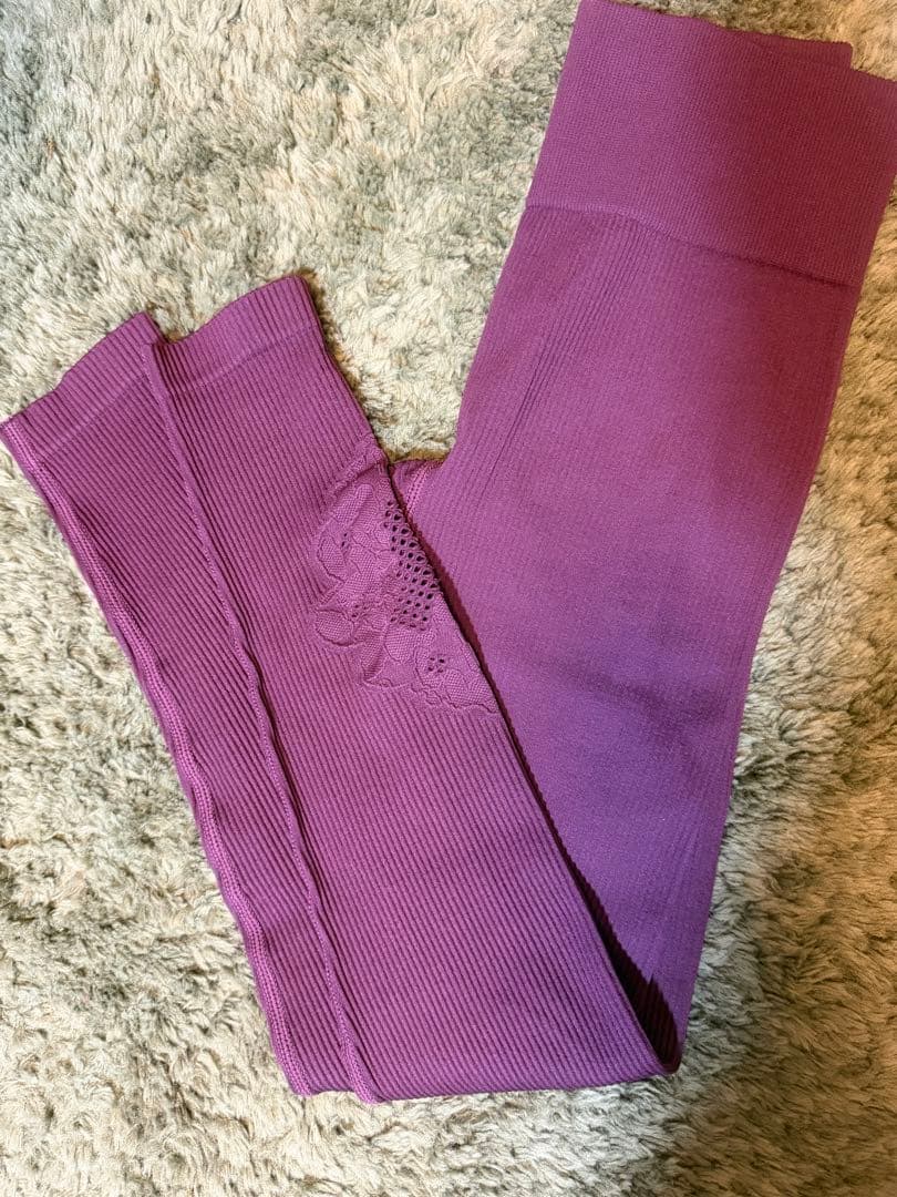 【SUKALA】アクティブデイジーレギンス ワインXSサイズ ノベルティポーチ付