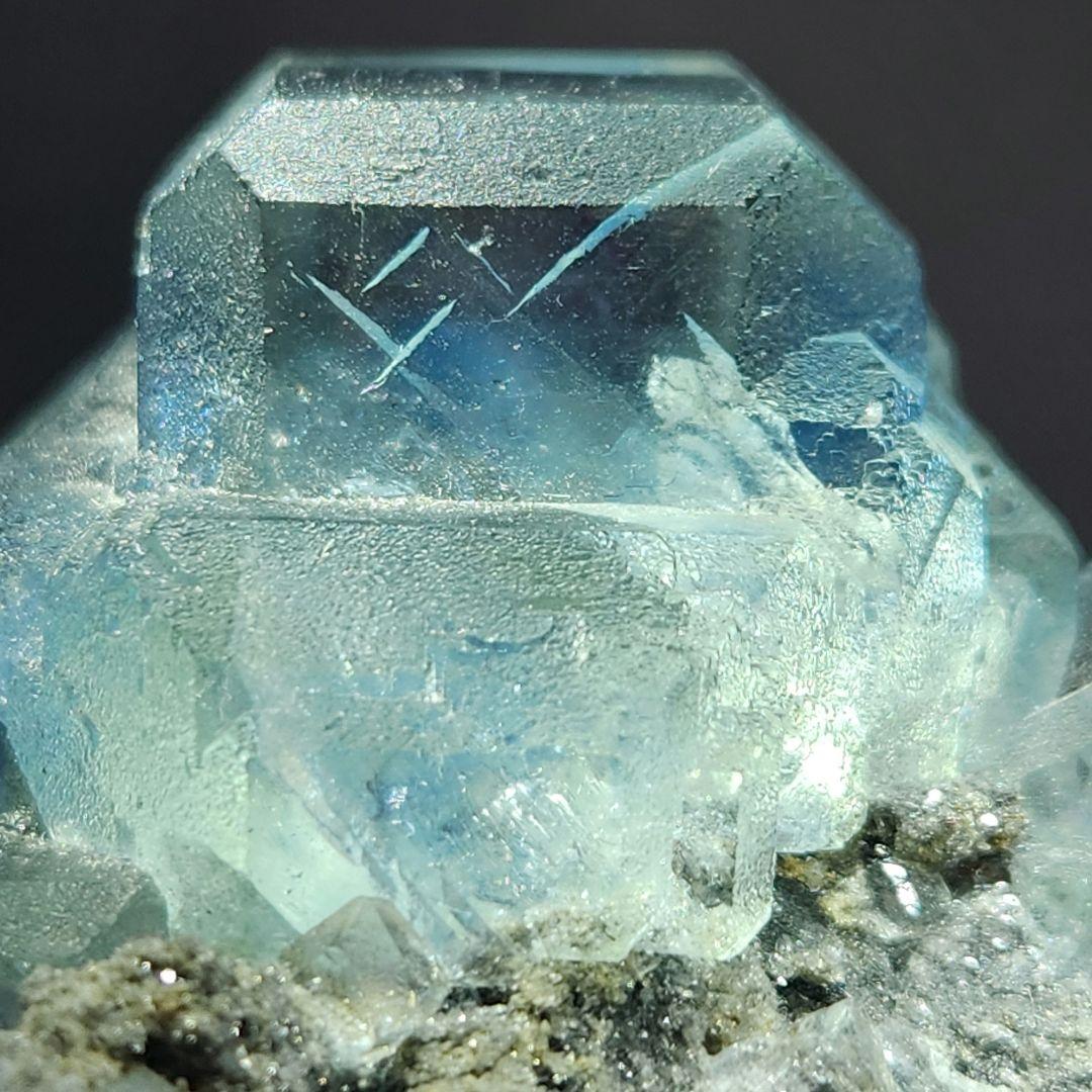 高品質✨フローライト母岩付き結晶原石