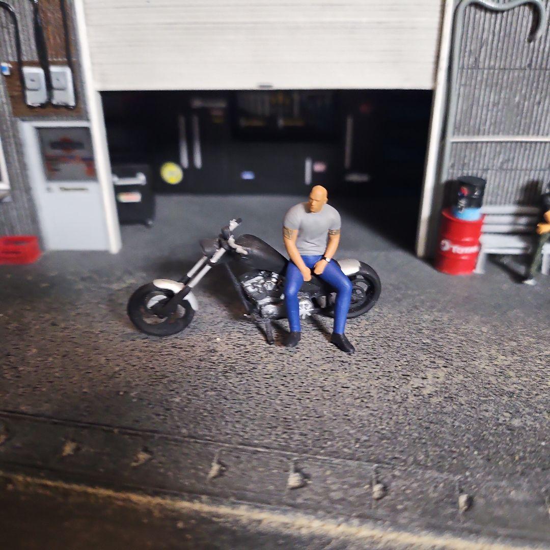 1/64 フィギュア (バイク付)