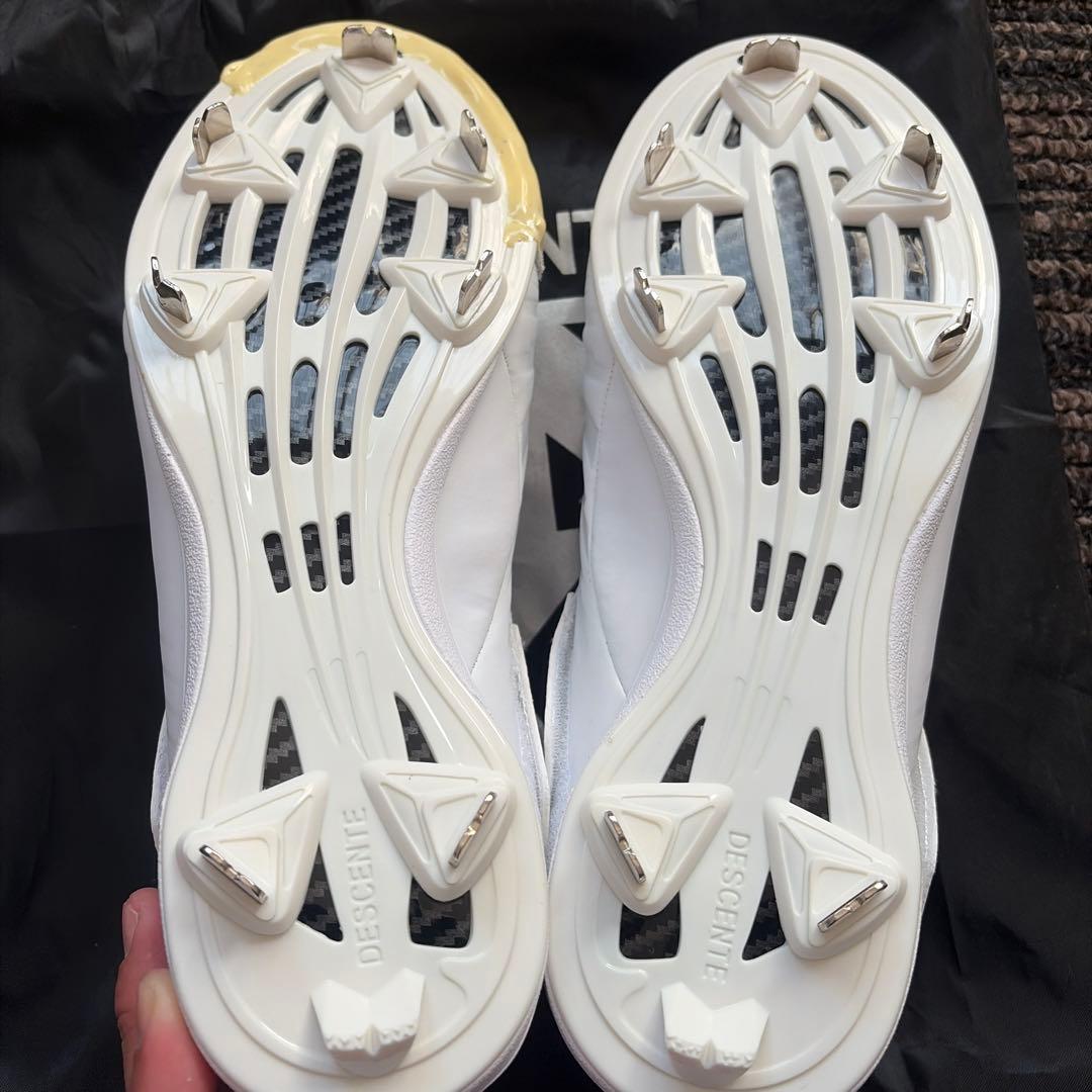 DESCENTE ホワイト スパイク 収納袋付き