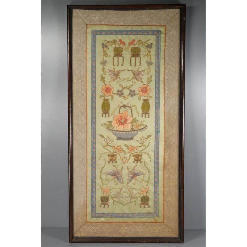 【珍】　★ 額装 博古花蝶図繍片 ★　民国時期　刺繍 博古紋 花蝶紋　民間織繍