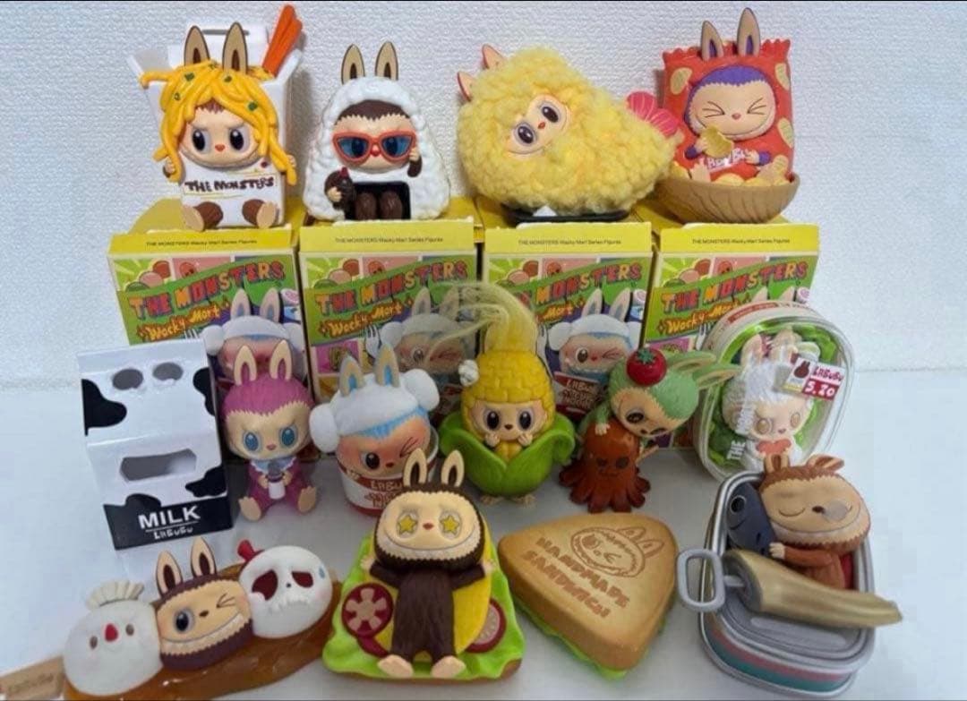 wacky mart ラブブ　フィギュアケース付き