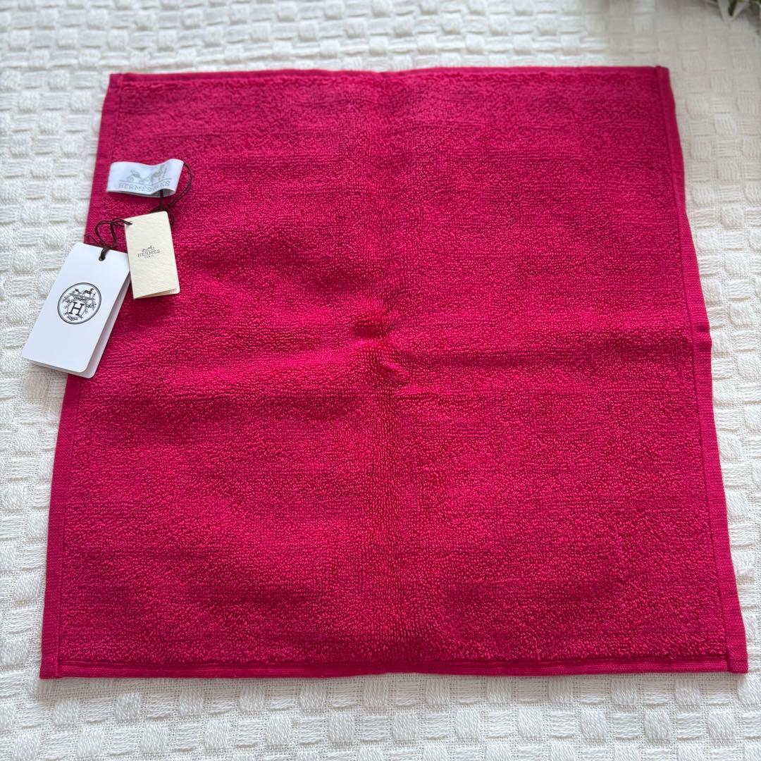【新品未使用】HERMES エルメス　ステアーズ　ハンドタオル　ギフト　カレ