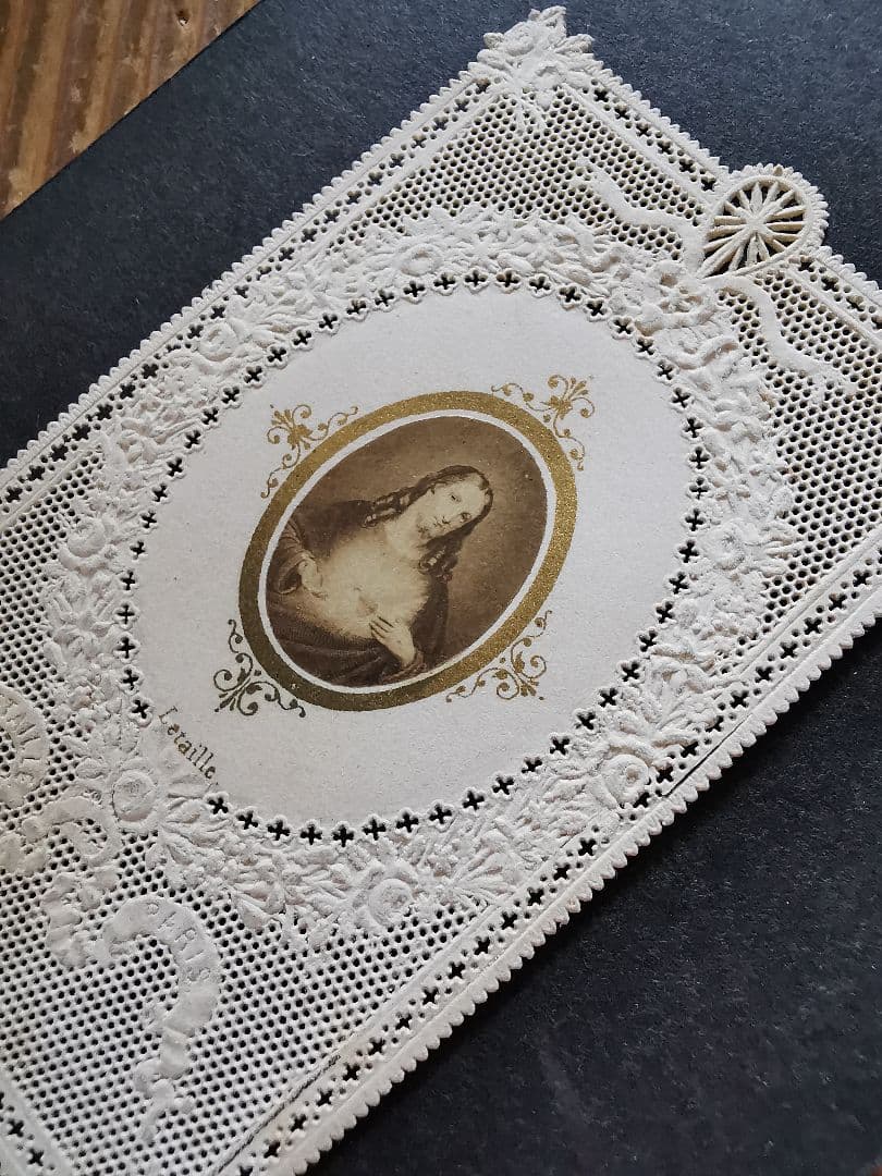 パリアンティーク キリストのレースカニヴェ フレーム額装 薔薇エンボス✟ セピア