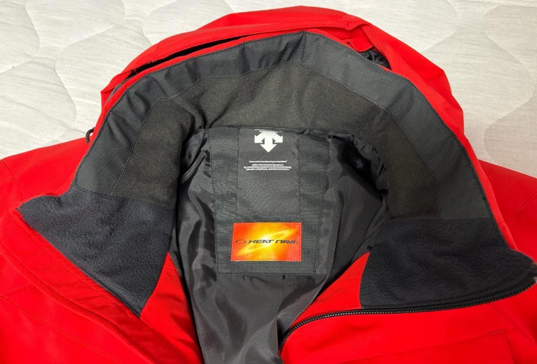 デサントスキーウェア 上下セット 赤・黒 Sサイズ ヒートナビ