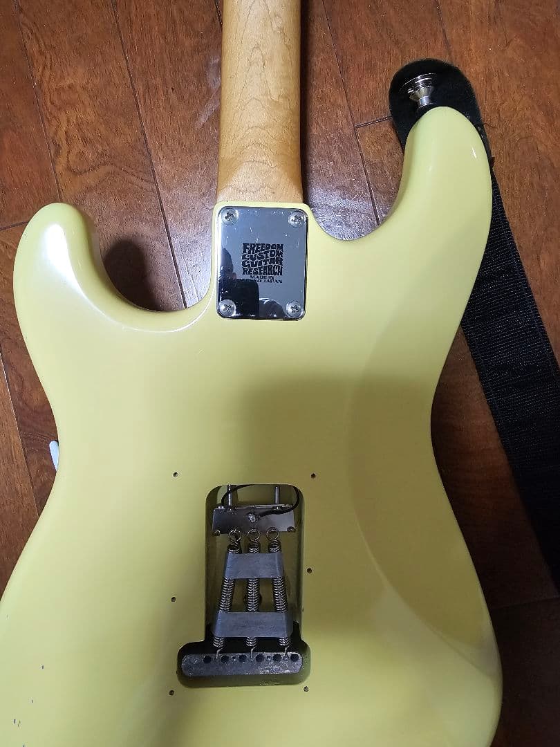 ストラト スキャロップギター