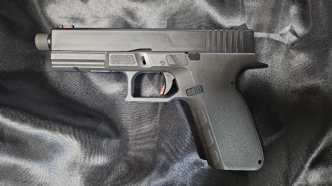 トイガン Carbon8 STRIKER-9 QUELL