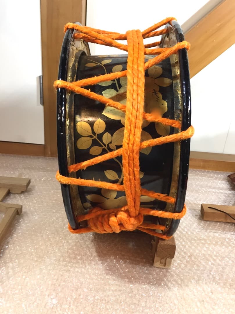 締太鼓 セット 約35cm 和楽器 蒔絵 小型和太鼓2個 締太鼓台 撥4本 付き