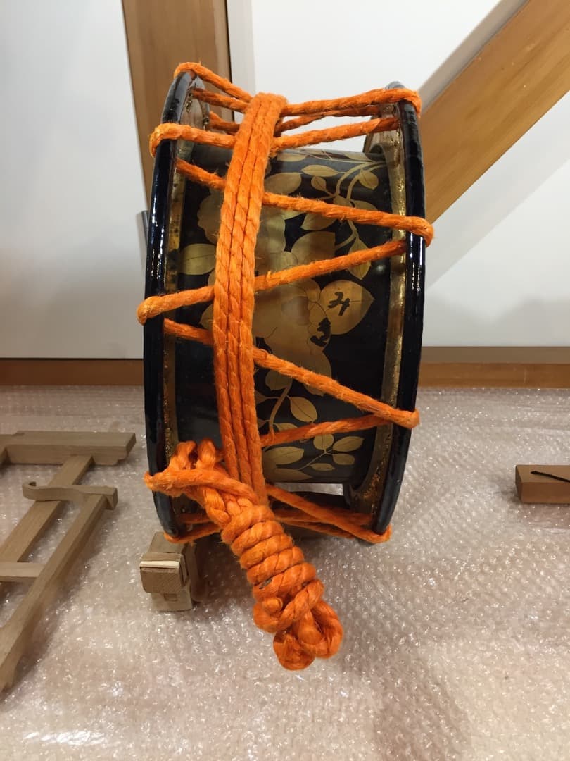 締太鼓 セット 約35cm 和楽器 蒔絵 小型和太鼓2個 締太鼓台 撥4本 付き