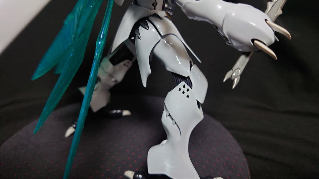 バンダイ　HGサーバイン　塗装済完成品