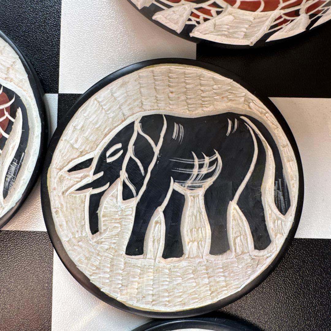動物模様 陶器の円形皿