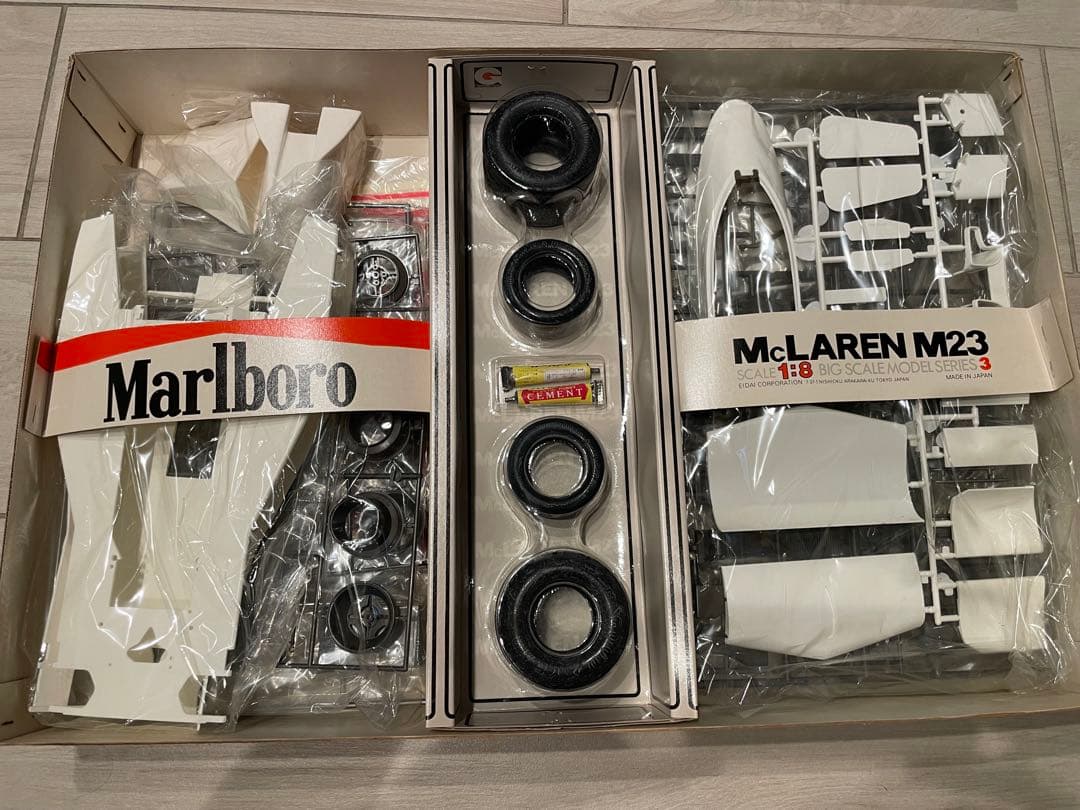 ｚ*ｚ様 McLaren M23 1:8スケールモデルキット