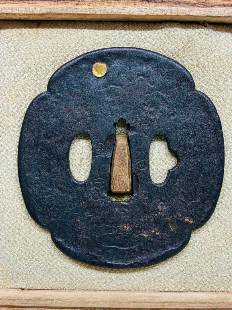 希少 江戸期 伏見住 金家 鉄地金象嵌 図鍔 8㎝ 刀装具 時代武具 鍔 つば