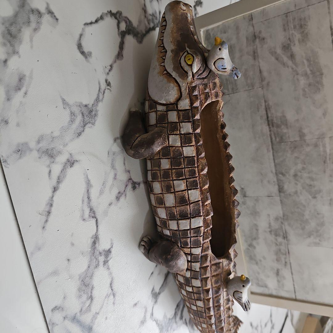 かとうゆみさんの、ワニ型陶器鳥が2羽付いてる物