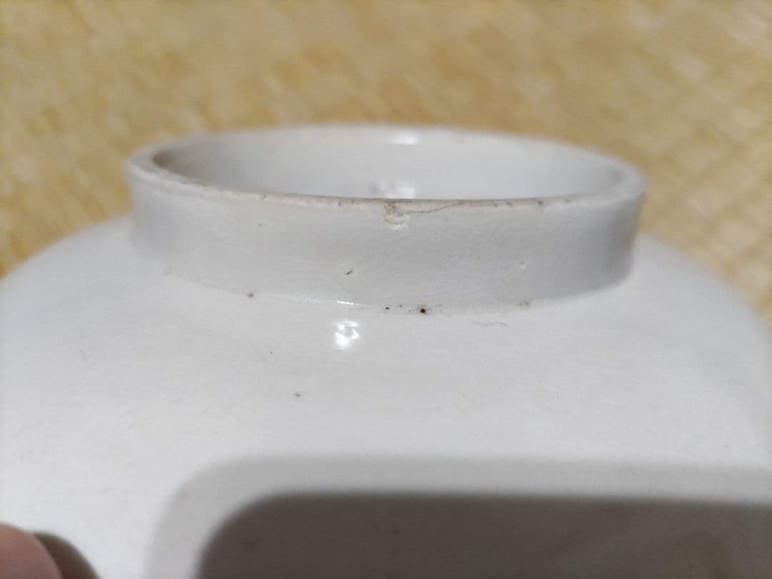 李朝　官窯？　白磁　皿（径16.8～17.1㎝）