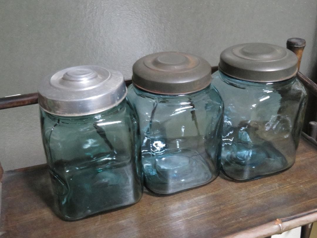 ◆392◆【昭和レトロ】蓋付ガラス瓶3個セットレトロ瓶 飴屋瓶 アルミ蓋