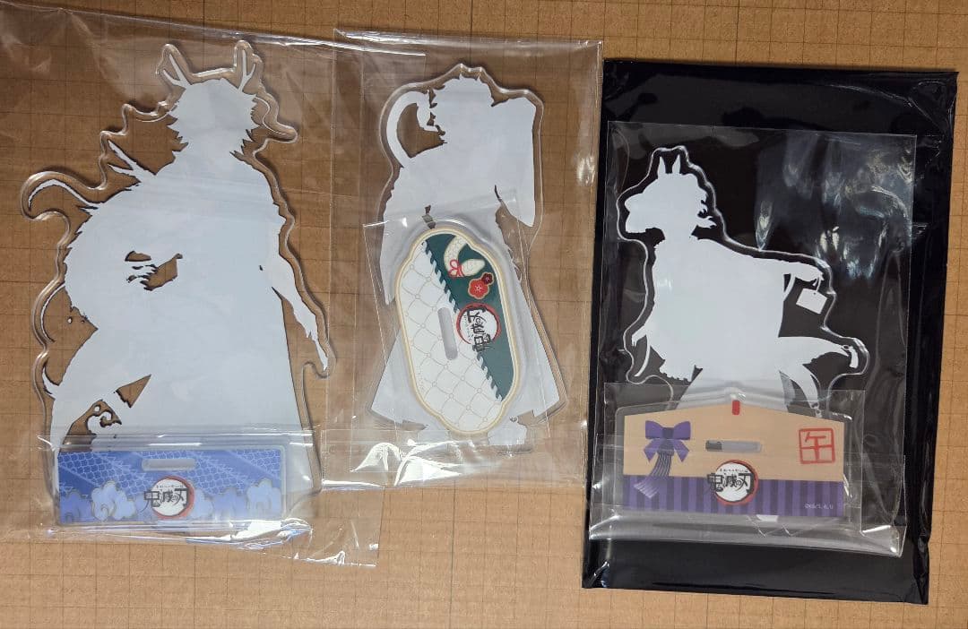 鬼滅の刃　辰年　巳年　午年　義勇　炭治郎　しのぶ　アクリルスタンド　3点セット