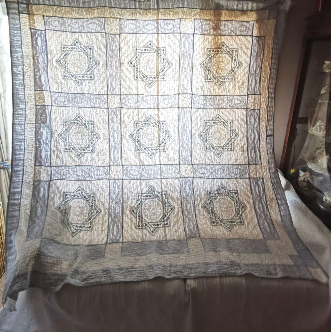 アンティーク 星 風車パッチワーク 小花青磁色刺繍 ふんわりダブルフェイスキルト