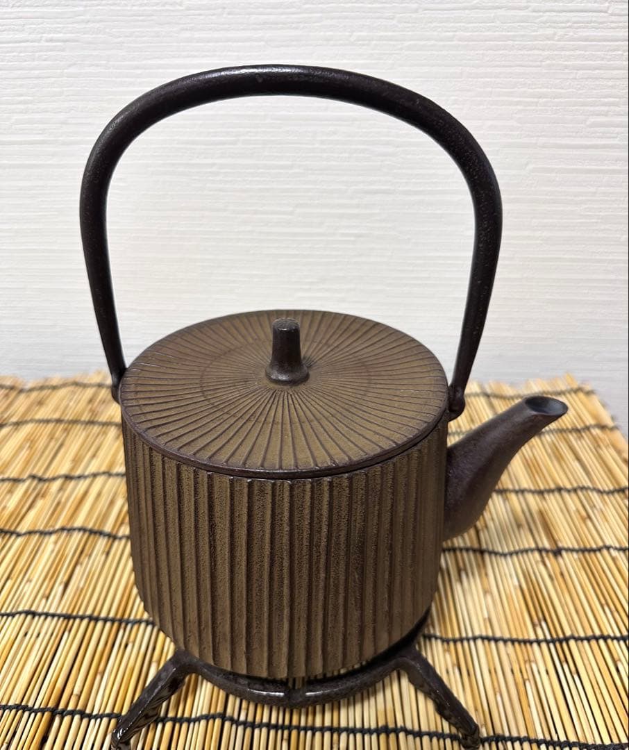 新品　岩手県奥州水沢幸工芸　現代の名工 佐藤勝久造　利休型蛇ノ目１３型　南部鉄瓶