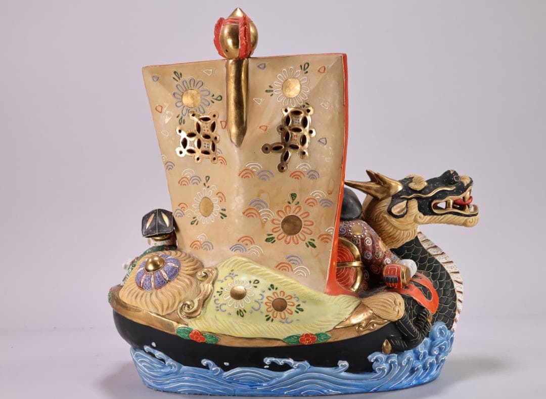 新品未使用　九谷焼　八幡釜　宝船　七福神　置物　縁起物　高さ46㎝　BK107