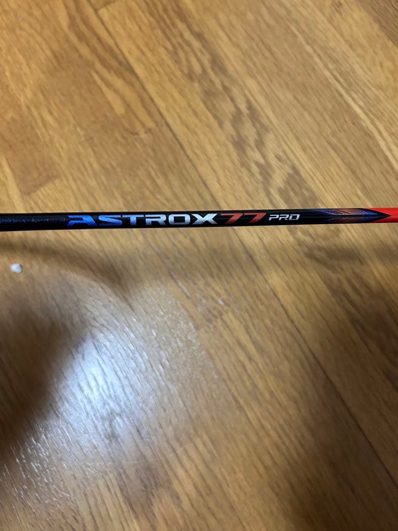 ASTROX 77 PRO バドミントンラケット 4UG6