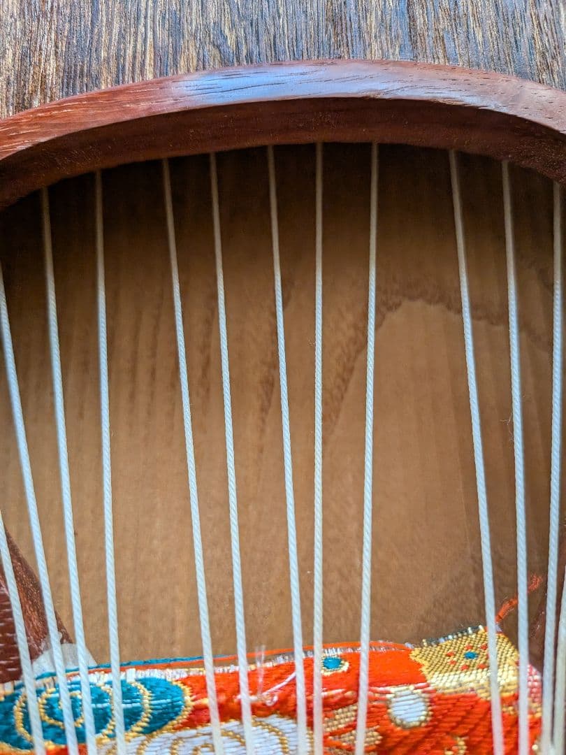 伝統的な13弦琴 　送料無料！和楽器　伝統楽器