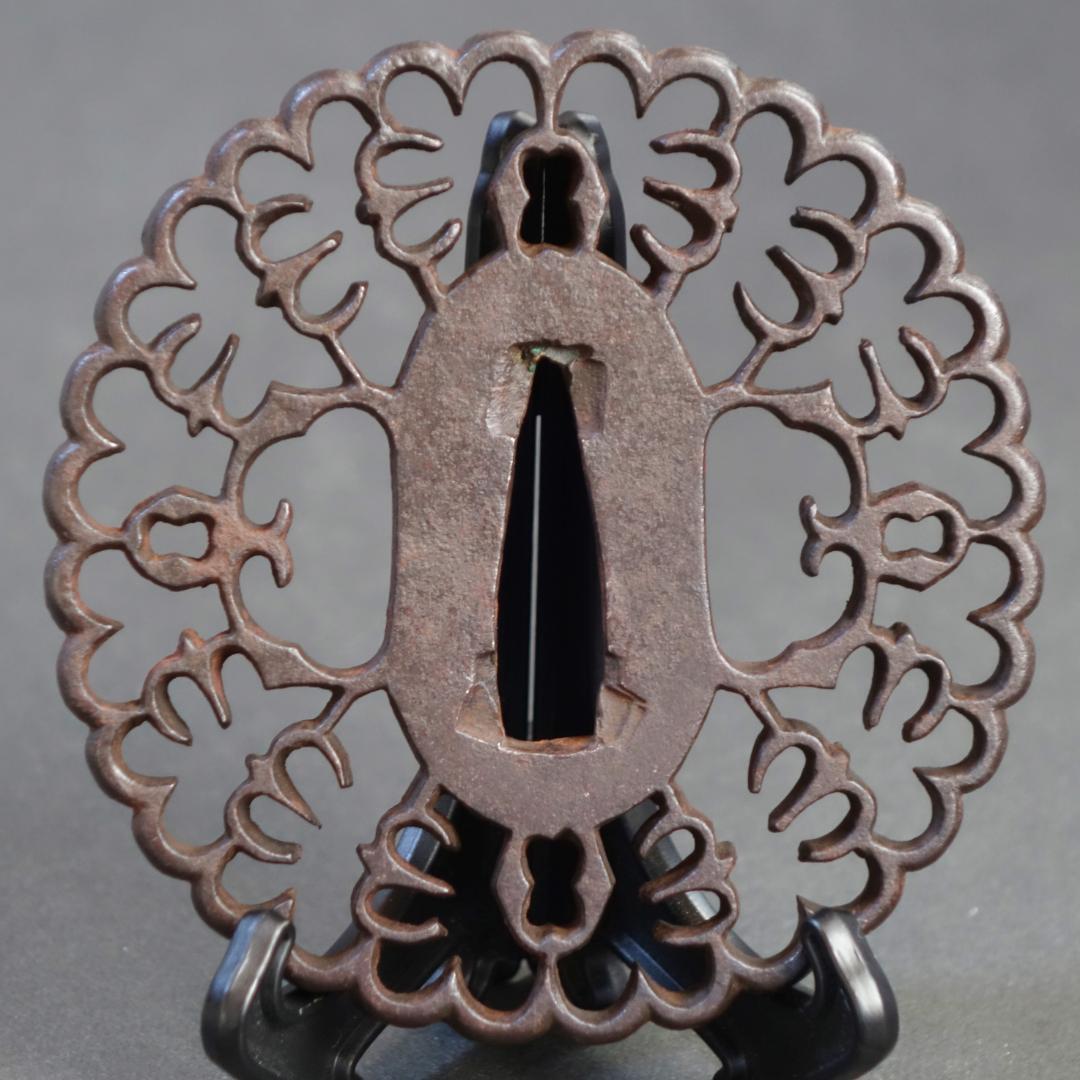 【抱茗荷雁金透鍔】鍔 鐔 鉄地 刀装具 日本刀 武具 骨董 アンティーク