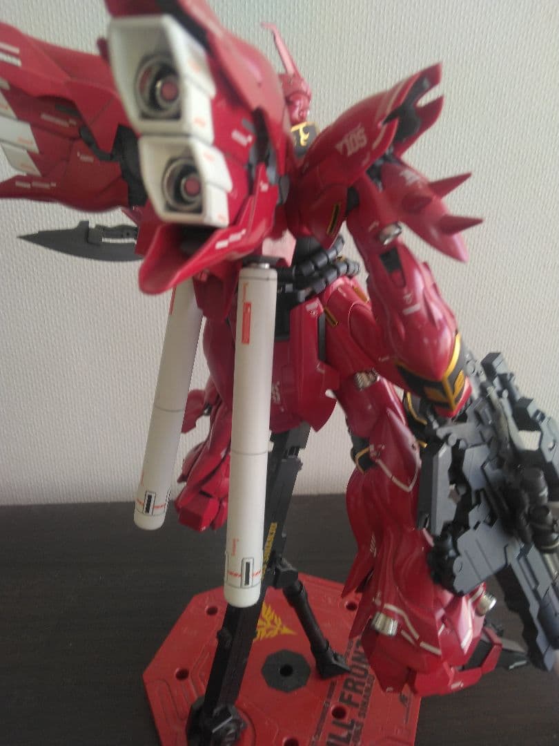 ガンプラ　MG シナンジュ 全塗装完成品　バズーカ　専用台座付