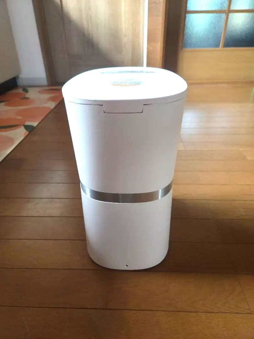 ホワイト 自動給餌器