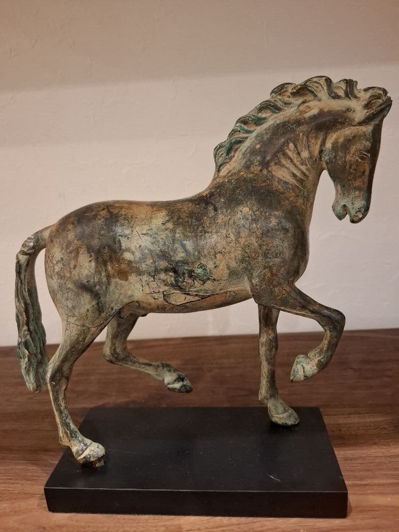 旧豪家蔵出し ブロンズ馬の彫刻 台座有り