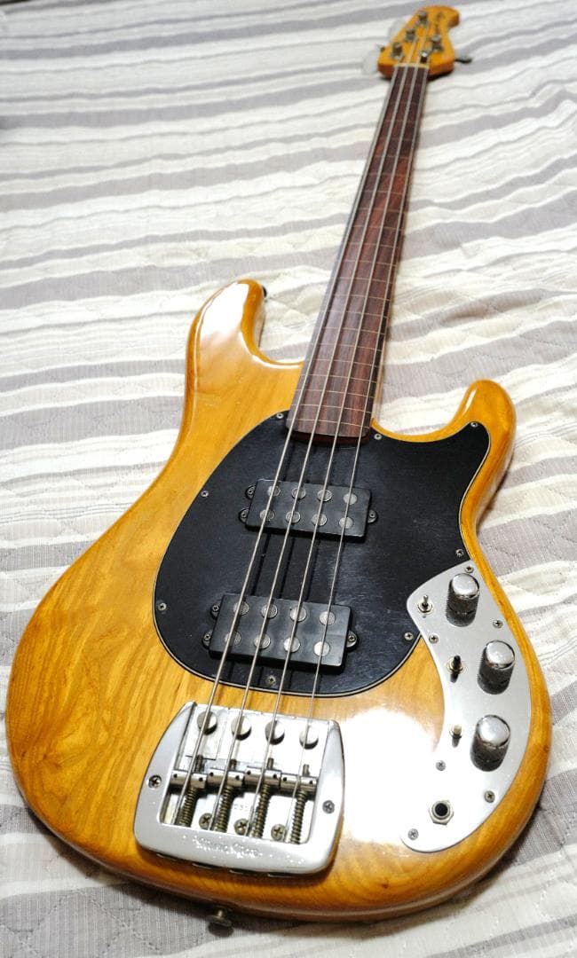 限定！【プレアーニー】MusicMan Sabre Fretless