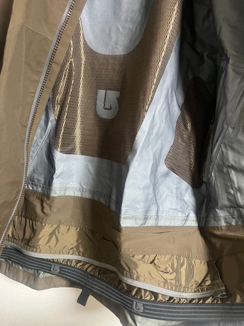 BURTON [ak] GORE-TEX 3レイヤーフーバージャケット ブラウン