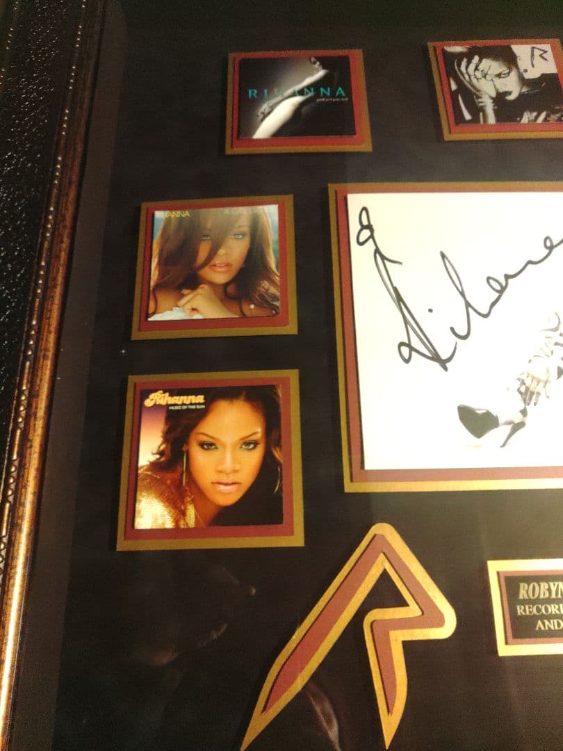 激レア　Rihanna サイン入りアートフレーム　リアーナ　希少　記念品
