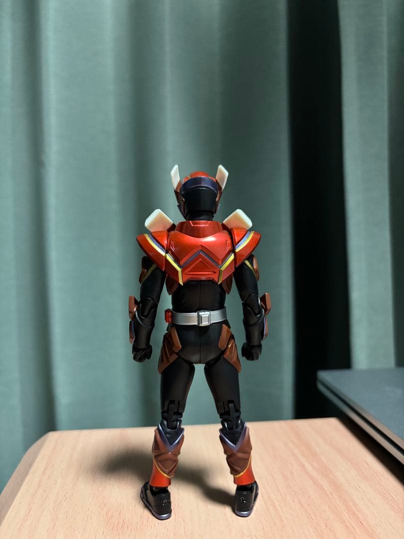 S.H.Figuarts 仮面ライダーヴァレン　チョコドンフォーム