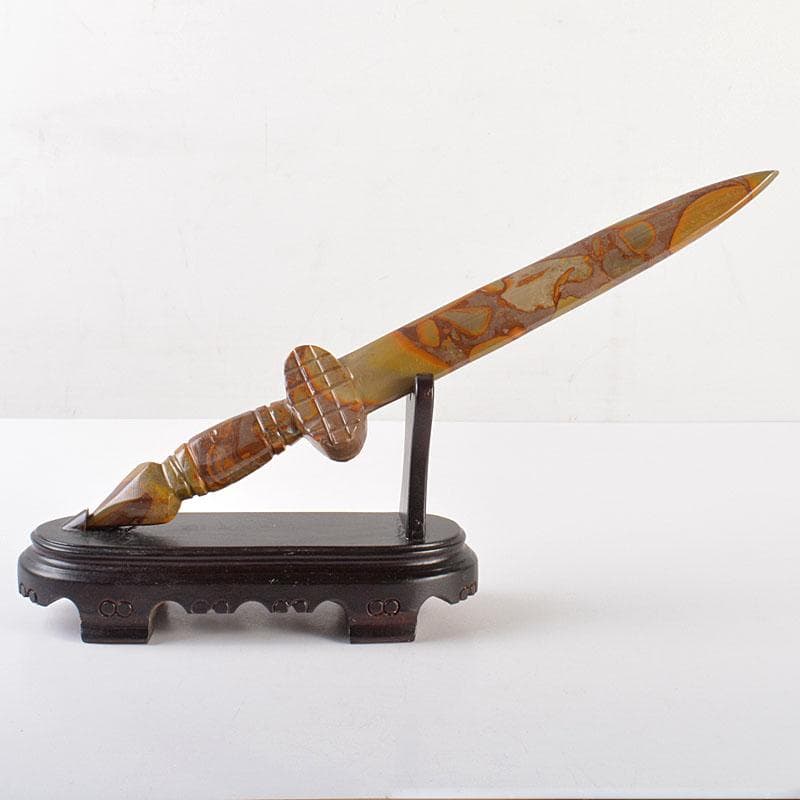 中国　玉石寿山石彫刻　剣　置物　唐木飾台付　C　6843