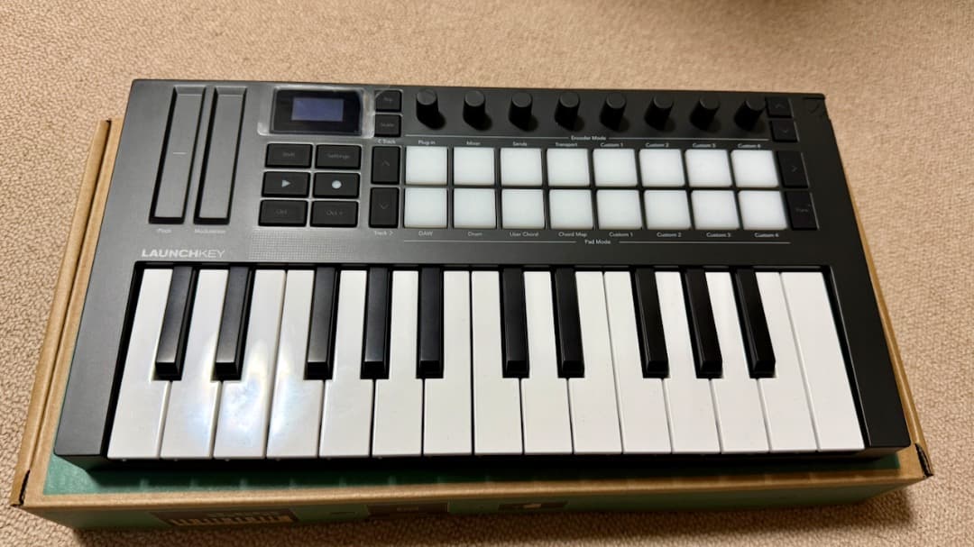 w*i様 Novation Launchkey MINI 25 MK4　新品同様