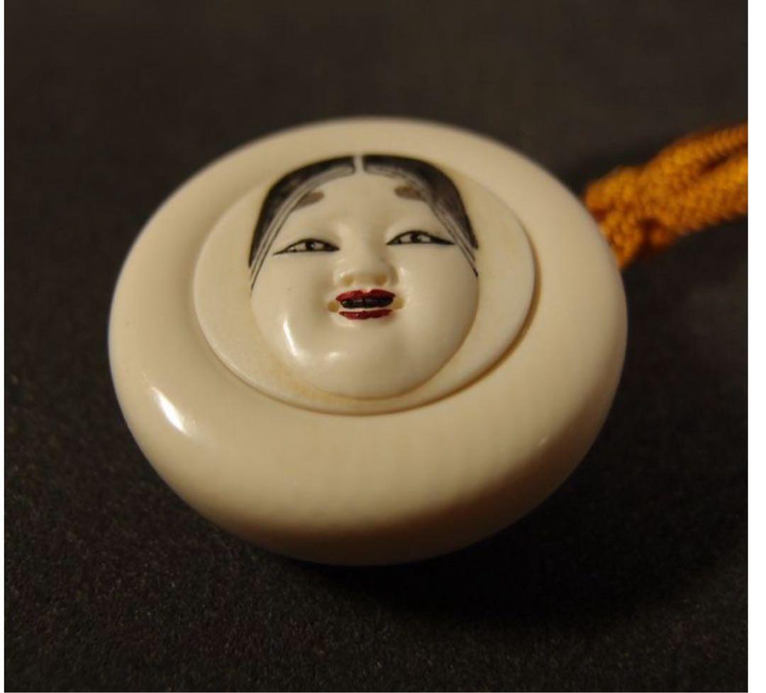 送料無料　コレクター放出　小面根付　桐箱付　幅4ｃｍ