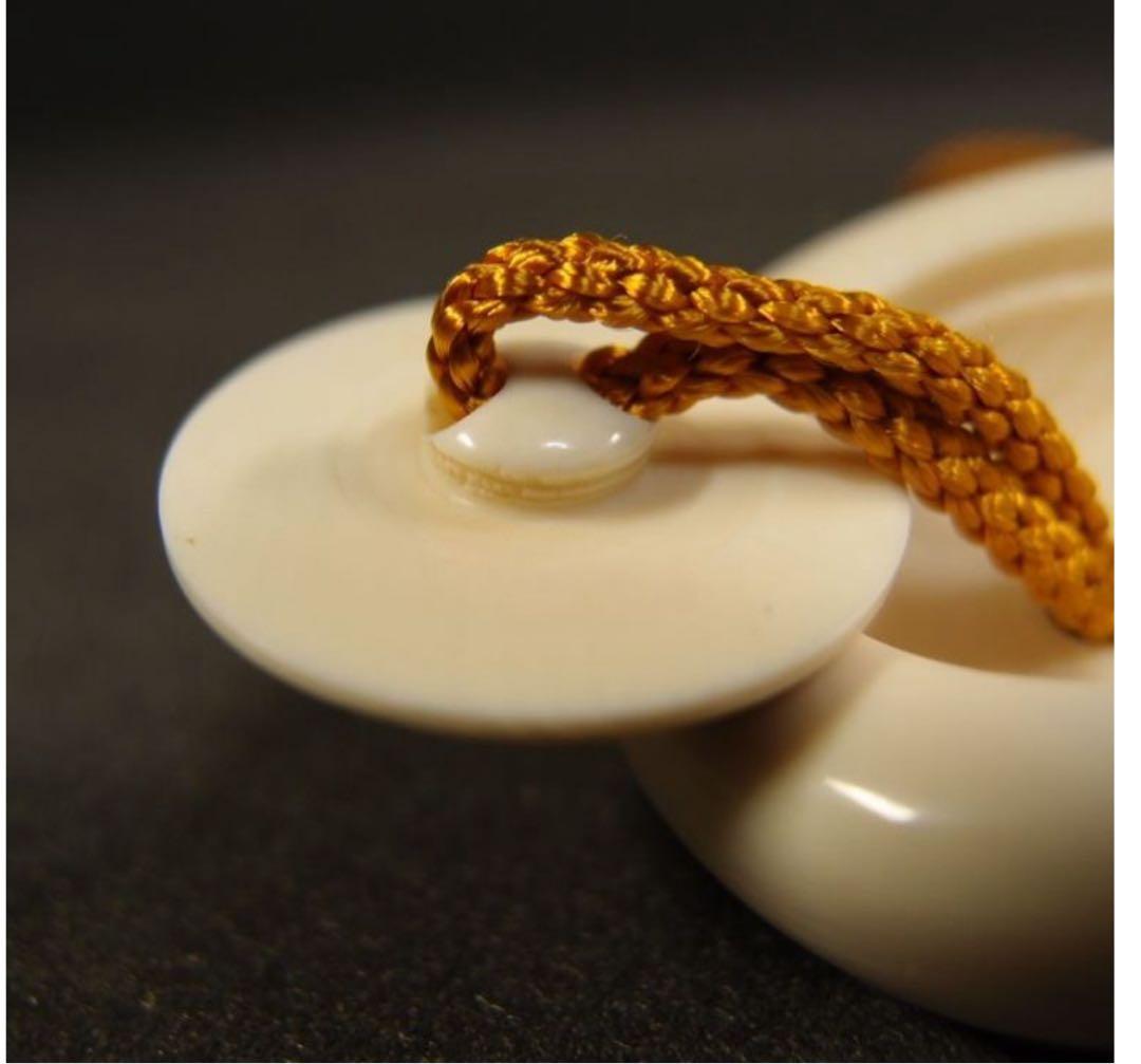 送料無料　コレクター放出　小面根付　桐箱付　幅4ｃｍ