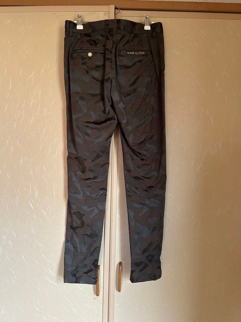 マークアンドロナ　レディース黒カモフラパンツ