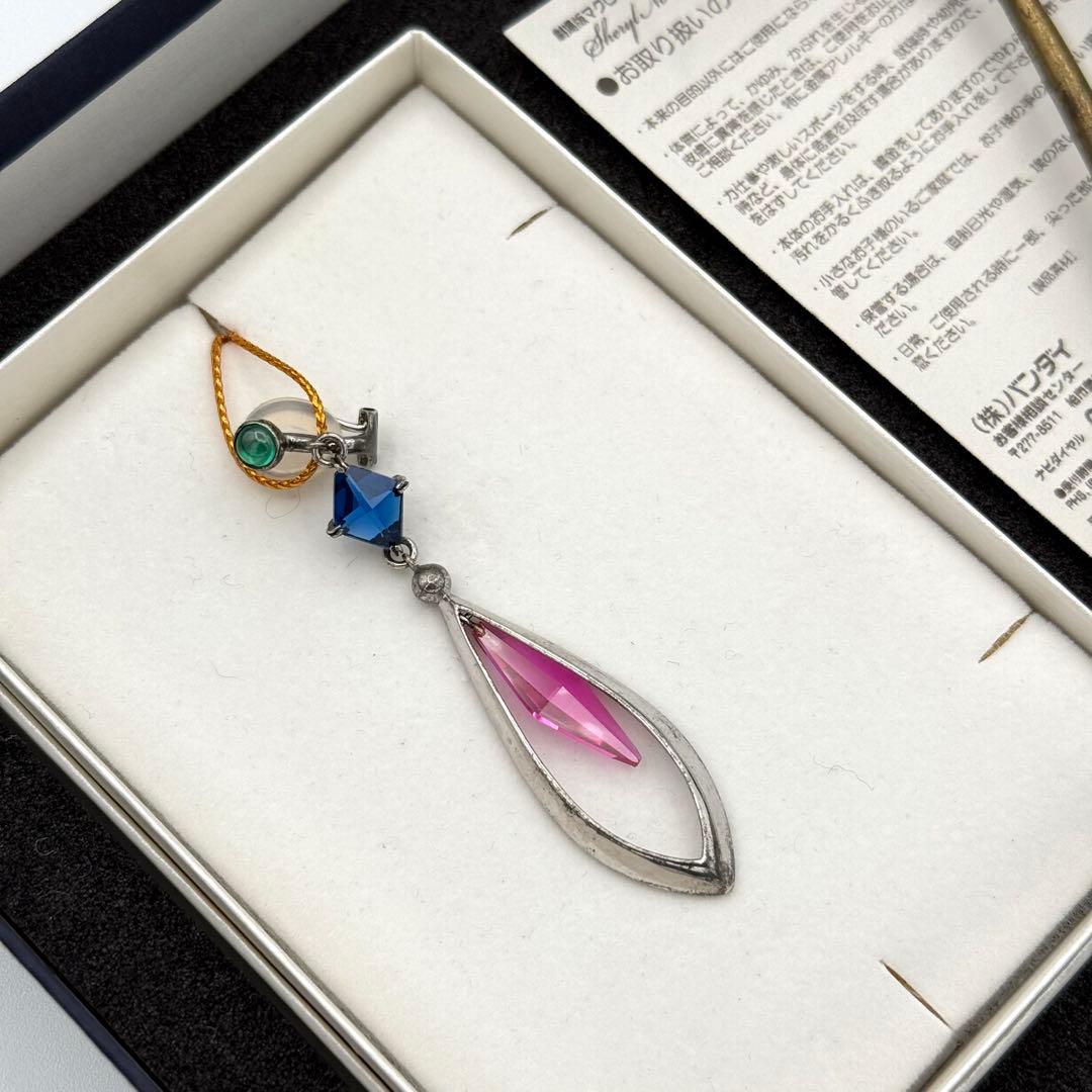 シェリル・ノーム 台座付きシルバーイヤリング