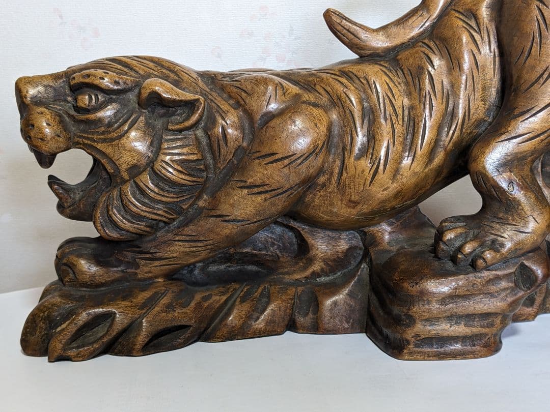 ♦木彫 虎 透し彫り 一点物 飴色 トラ 寅 干支 縁起物 置物古美術品 骨董品