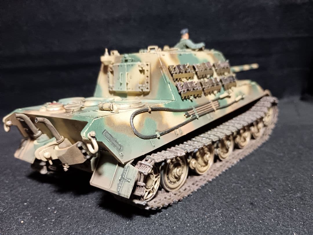 ドラゴン1/35ヤクートタイガー完成品