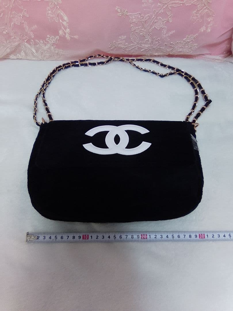 CHANEL ノベルティ 黒 ショルダーバッグ ホワイトロゴ付き