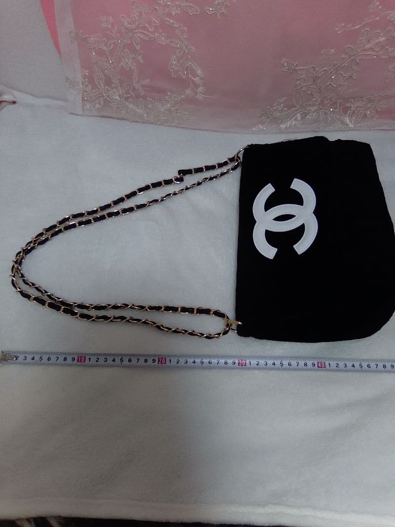 CHANEL ノベルティ 黒 ショルダーバッグ ホワイトロゴ付き