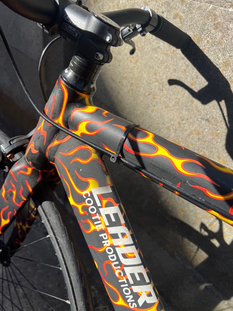 リーダーバイク　cootie LEADER シティサイクル 炎のグラフィック