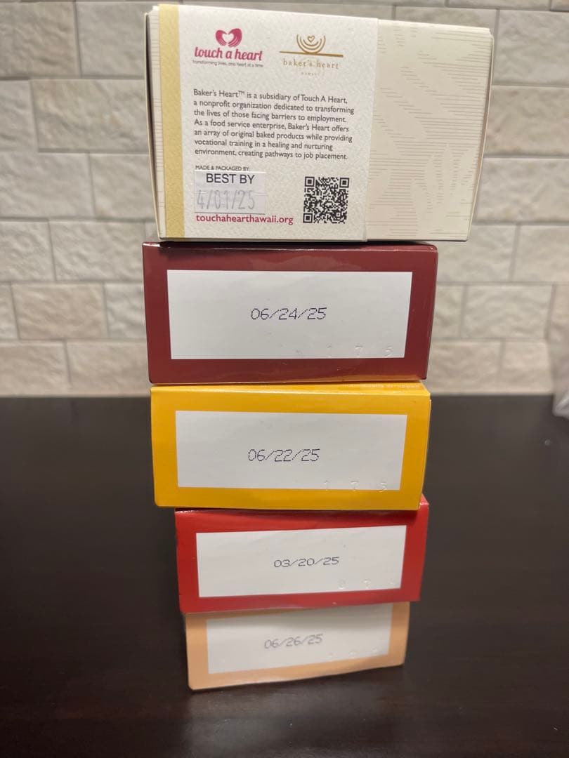 お菓子　水筒　香水