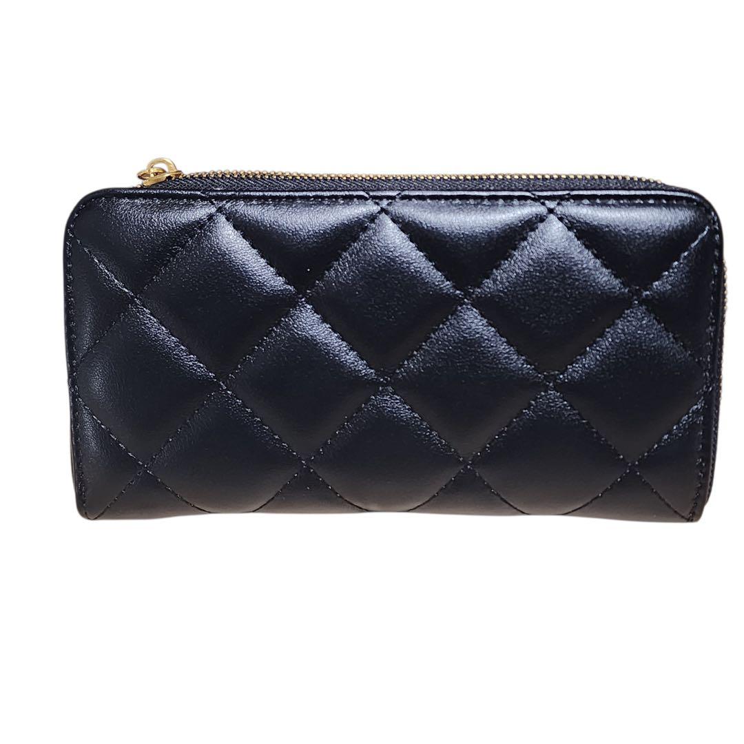 シャネル　長財布　ラウンドジップ　キルティング　チャーム　ノベルティ