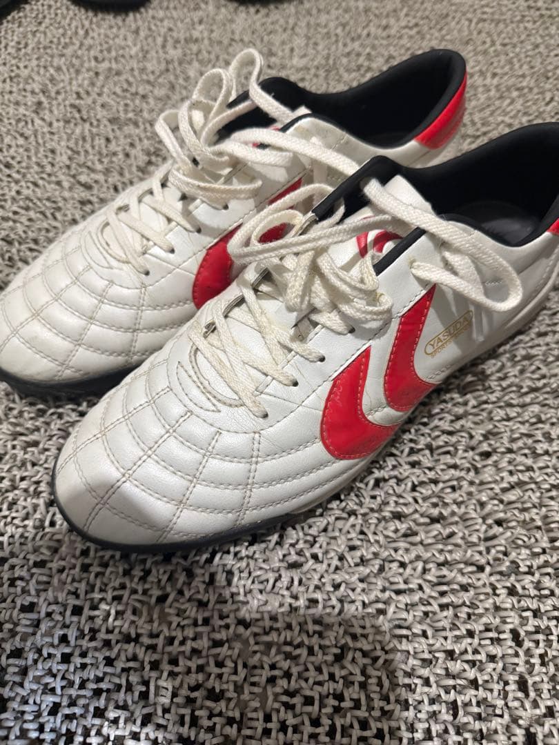 YASUDA サッカーシューズ ホワイト/レッド　28cm