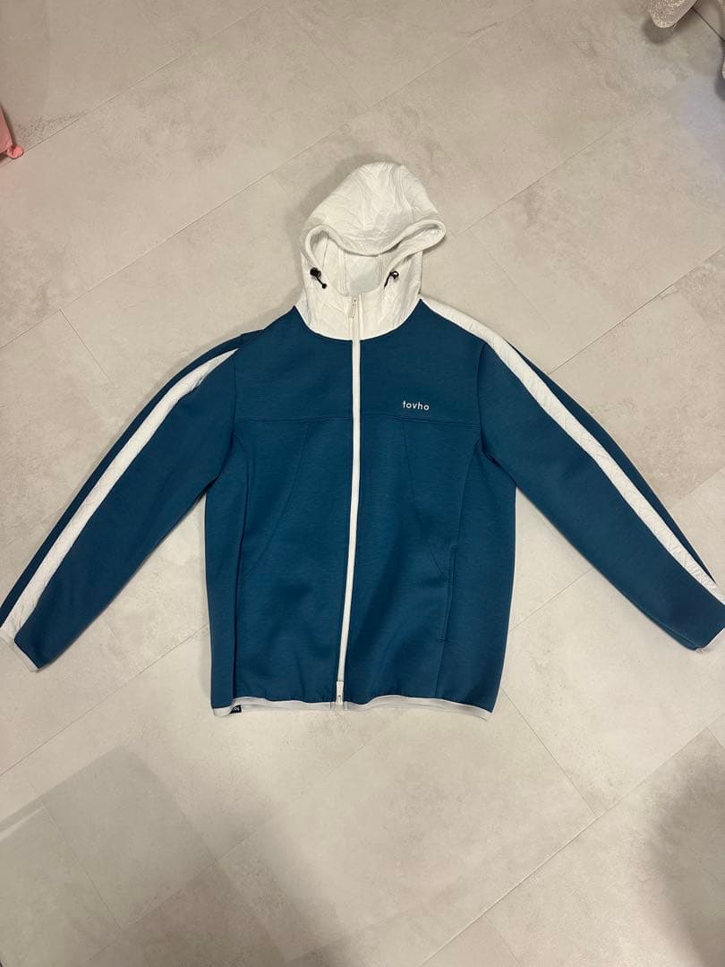 tovho（トヴホ）のフーディージャケット（パーカー）とパンツ【ゴルフウェア】